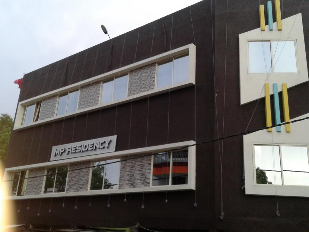 Mp Residency Hotel Уджайн Екстериор снимка